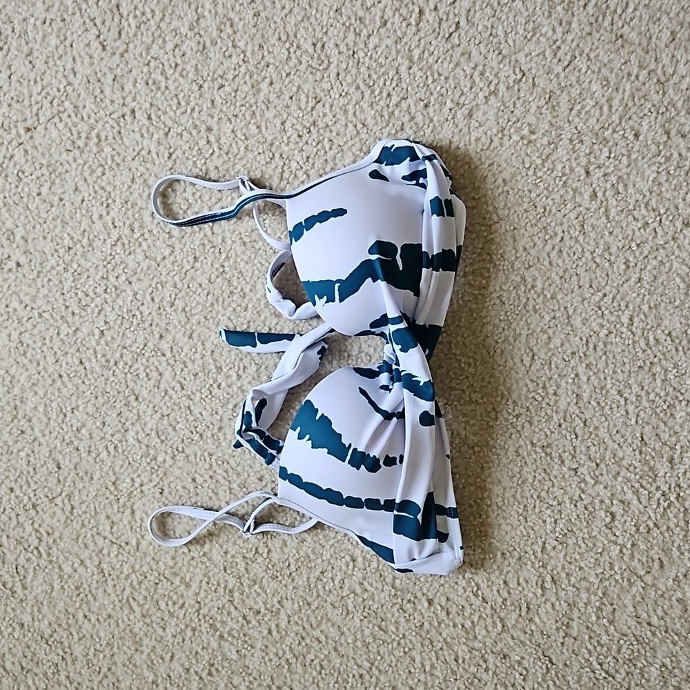 SHEIN Tie Dye Twist Bikini Top